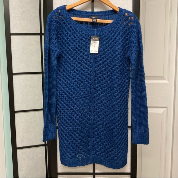 NWT RUE 21 size M Open crocheted sweater. Cobalt blue. - Picture 9 of 12